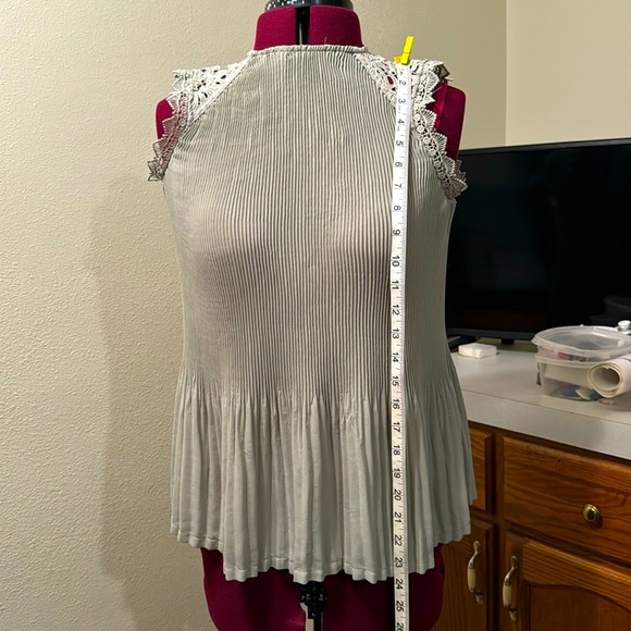 APT.9 small top light sage - Picture 2 of 8